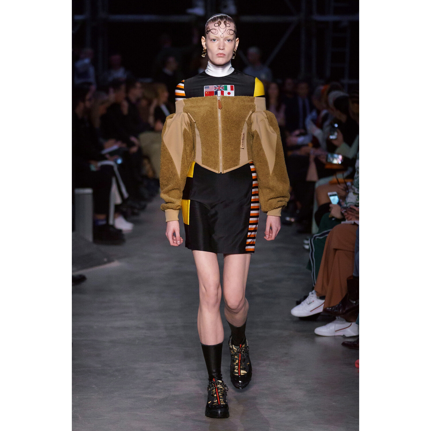 Фото Burberry Fall 2019 Ready-to-Wear / Burberry осень 2019 / Неделя моды: Лондон