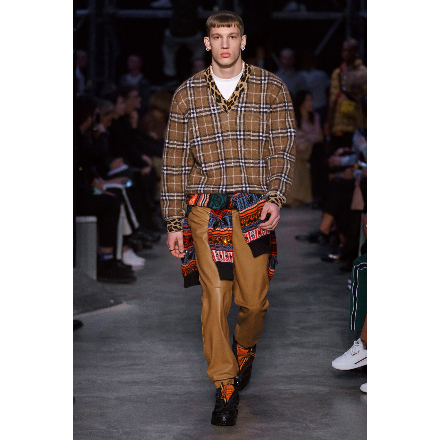 Фото Burberry Fall 2019 Ready-to-Wear / Burberry осень 2019 / Неделя моды: Лондон