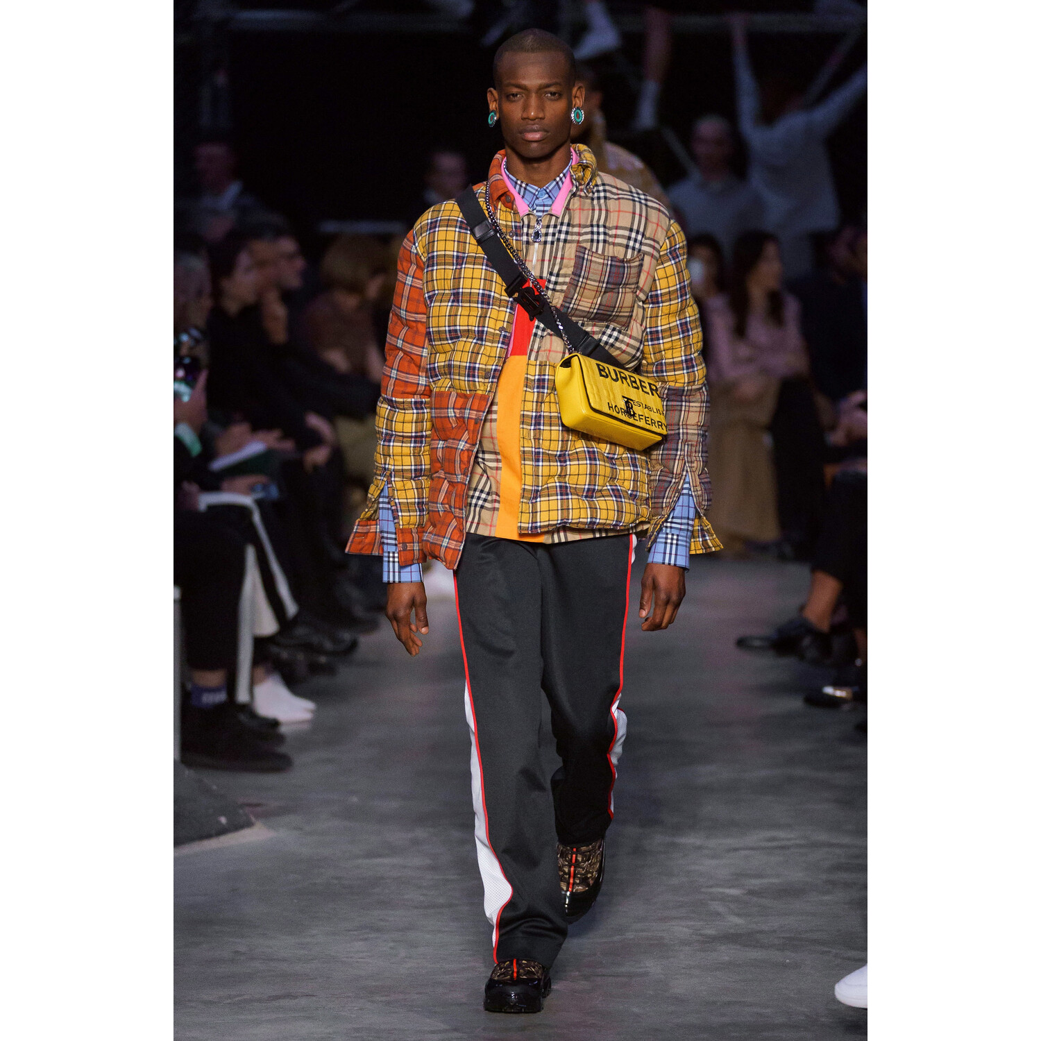 Фото Burberry Fall 2019 Ready-to-Wear / Burberry осень 2019 / Неделя моды: Лондон