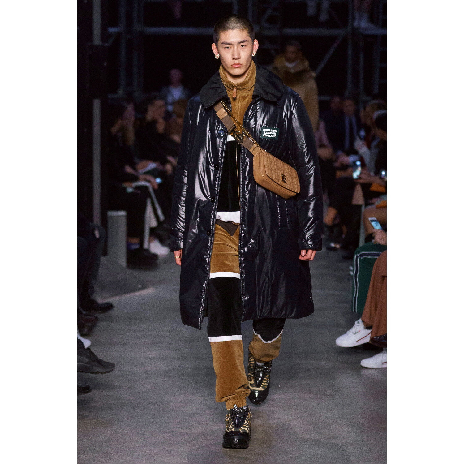 Фото Burberry Fall 2019 Ready-to-Wear / Burberry осень 2019 / Неделя моды: Лондон