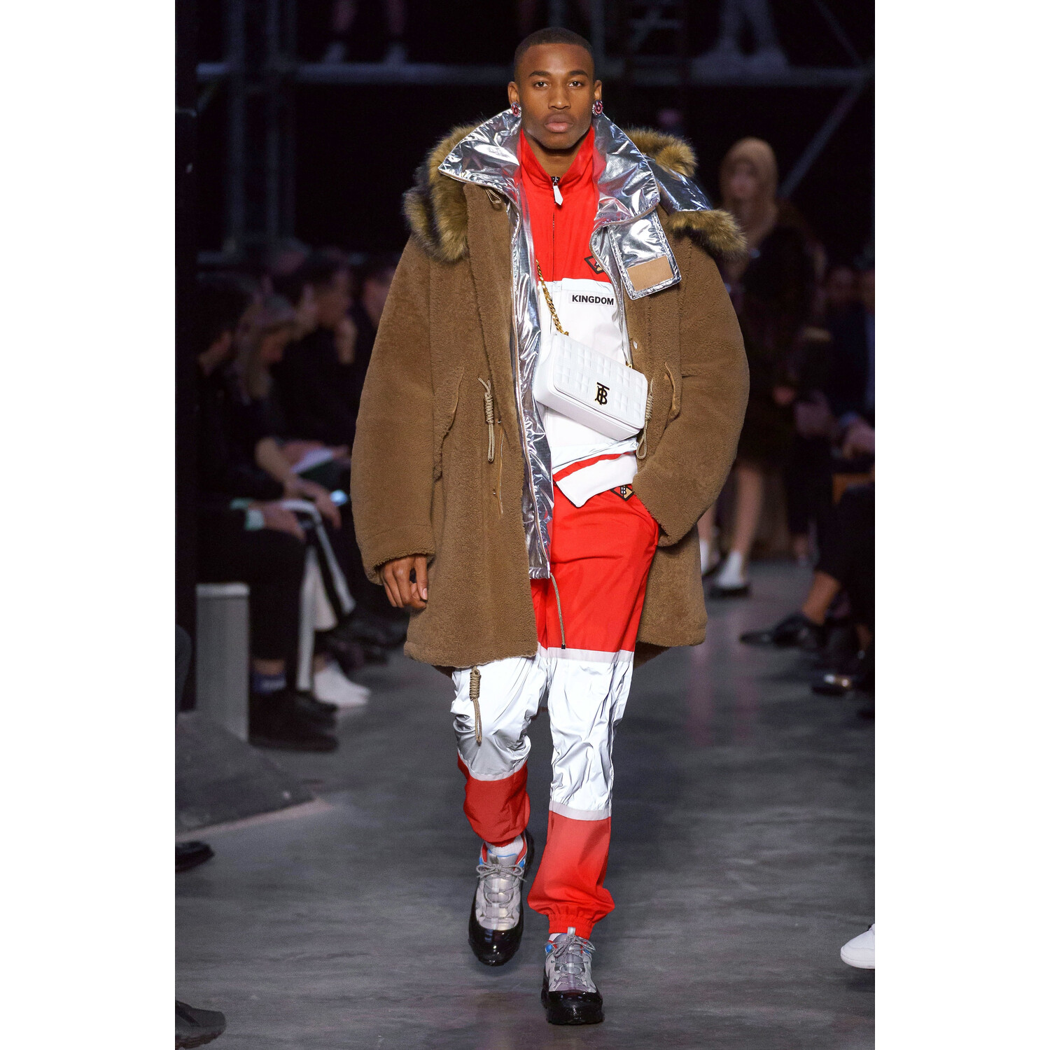 Фото Burberry Fall 2019 Ready-to-Wear / Burberry осень 2019 / Неделя моды: Лондон