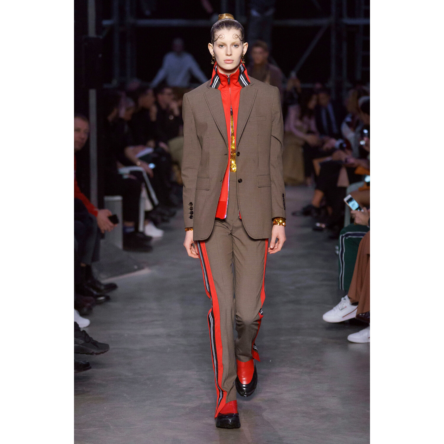 Фото Burberry Fall 2019 Ready-to-Wear / Burberry осень 2019 / Неделя моды: Лондон