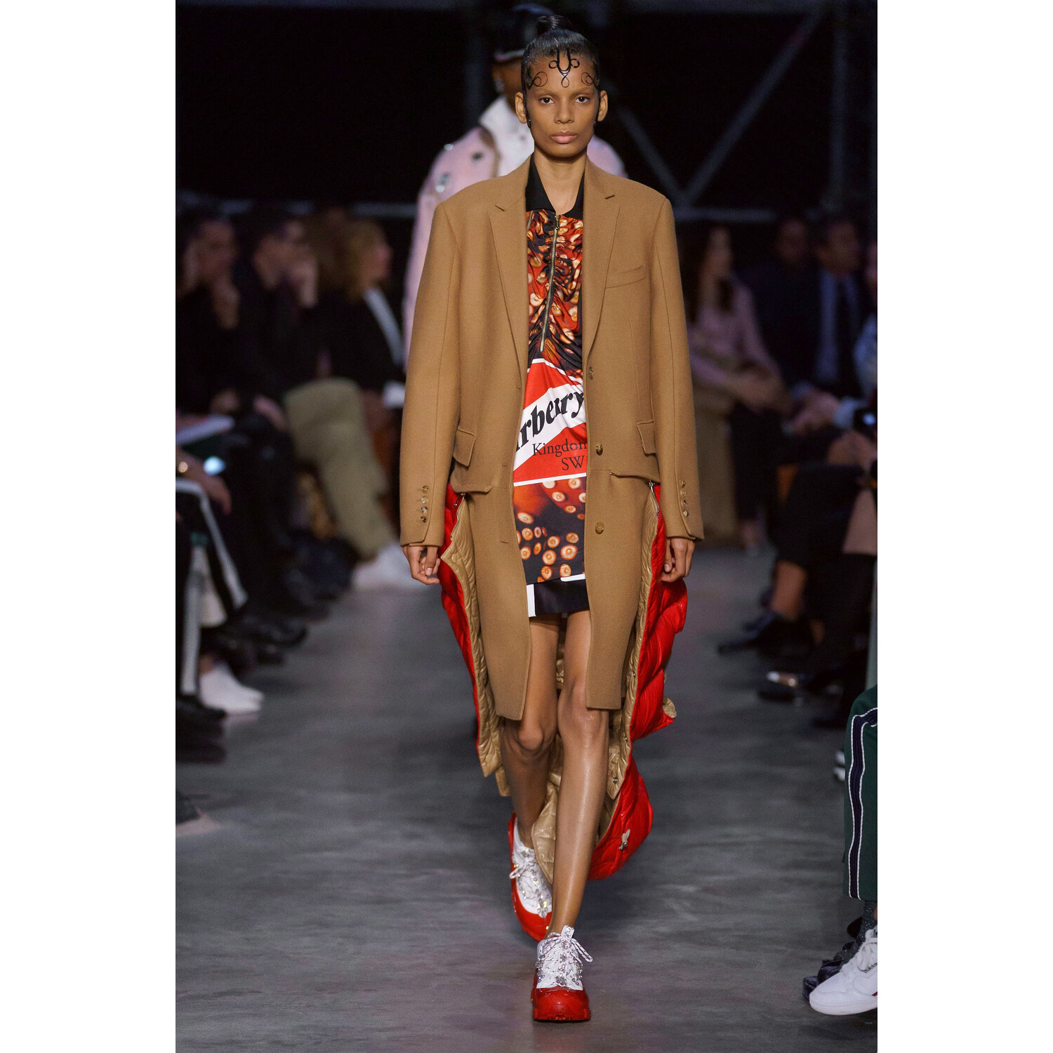 Фото Burberry Fall 2019 Ready-to-Wear / Burberry осень 2019 / Неделя моды: Лондон