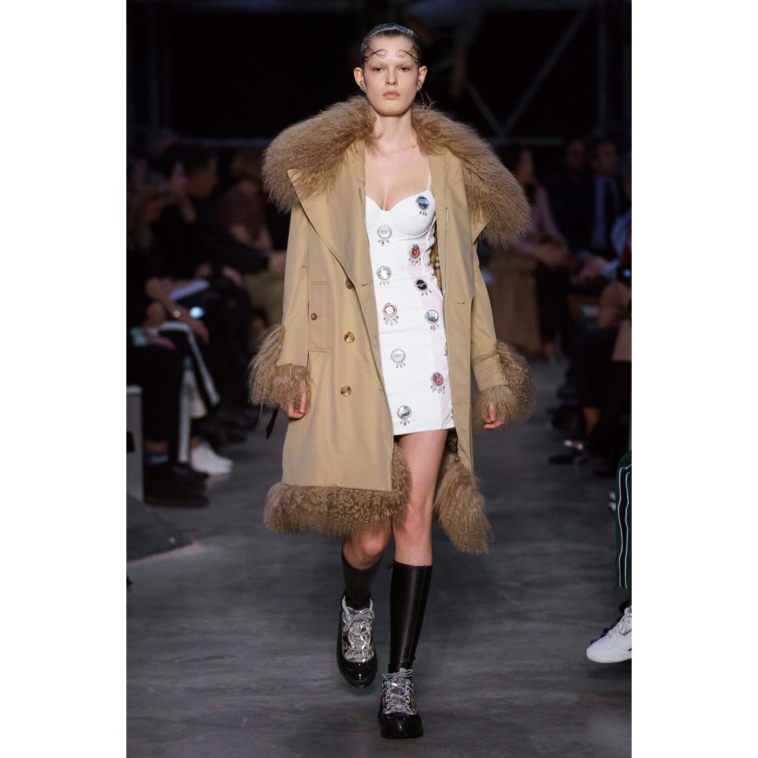 Фото Burberry Fall 2019 Ready-to-Wear / Burberry осень 2019 / Неделя моды: Лондон