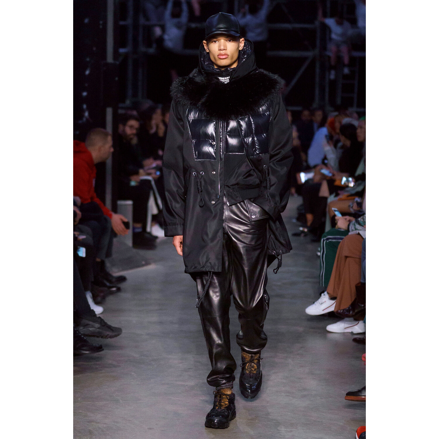 Фото Burberry Fall 2019 Ready-to-Wear / Burberry осень 2019 / Неделя моды: Лондон