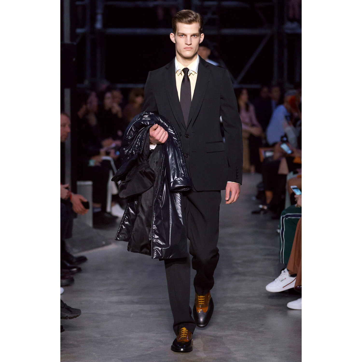 Фото Burberry Fall 2019 Ready-to-Wear / Burberry осень 2019 / Неделя моды: Лондон