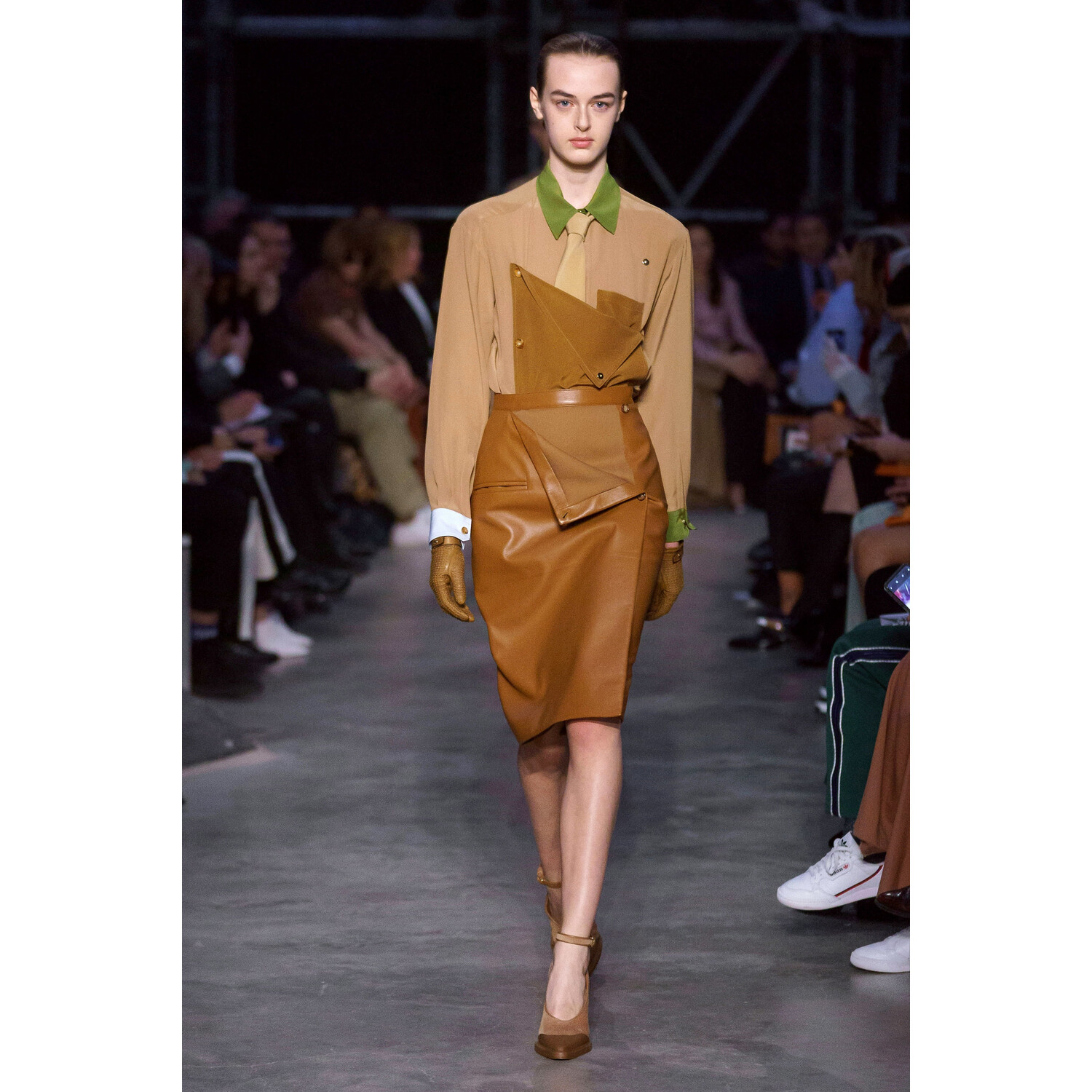 Фото Burberry Fall 2019 Ready-to-Wear / Burberry осень 2019 / Неделя моды: Лондон