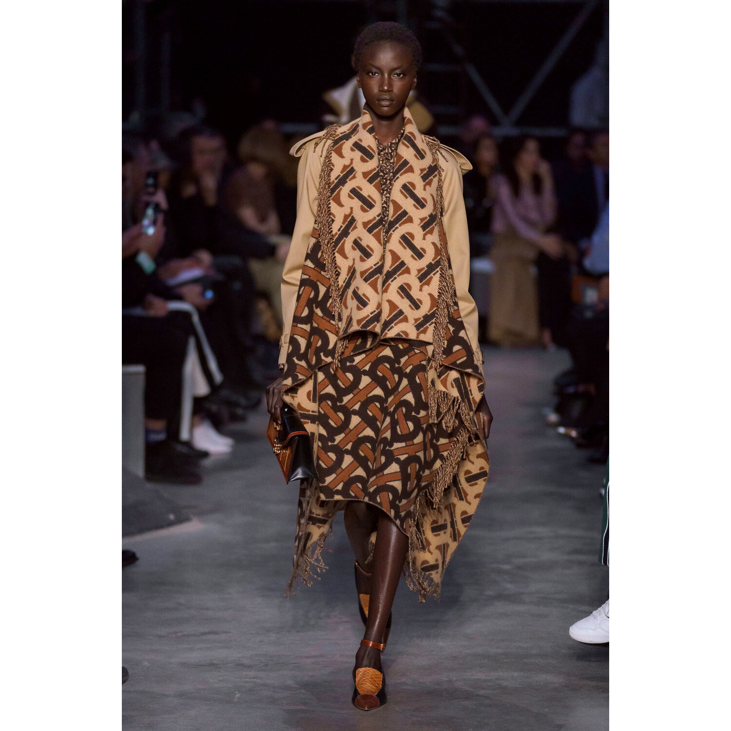 Фото Burberry Fall 2019 Ready-to-Wear / Burberry осень 2019 / Неделя моды: Лондон