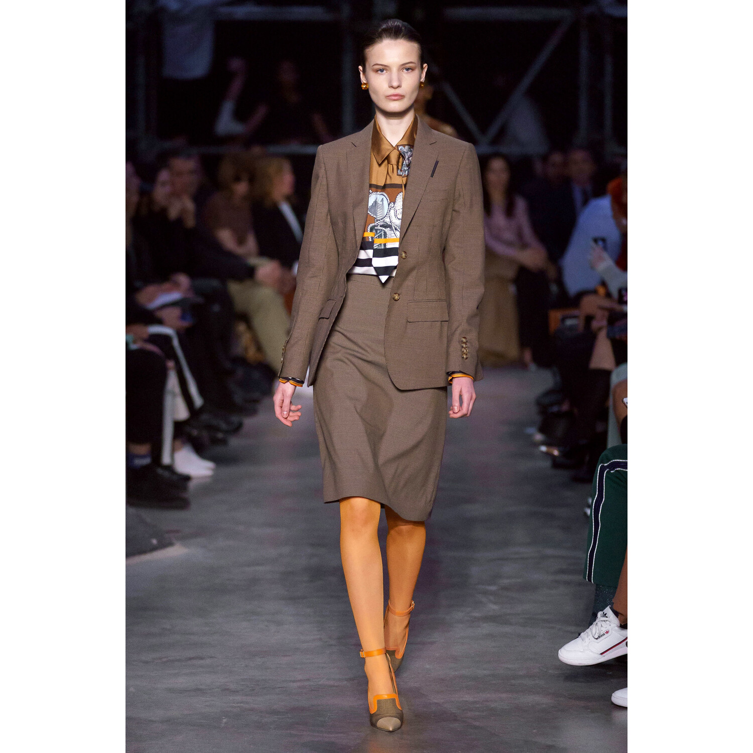 Фото Burberry Fall 2019 Ready-to-Wear / Burberry осень 2019 / Неделя моды: Лондон