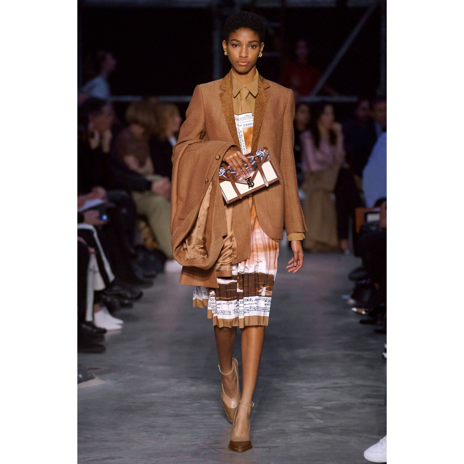 Фото Burberry Fall 2019 Ready-to-Wear / Burberry осень 2019 / Неделя моды: Лондон