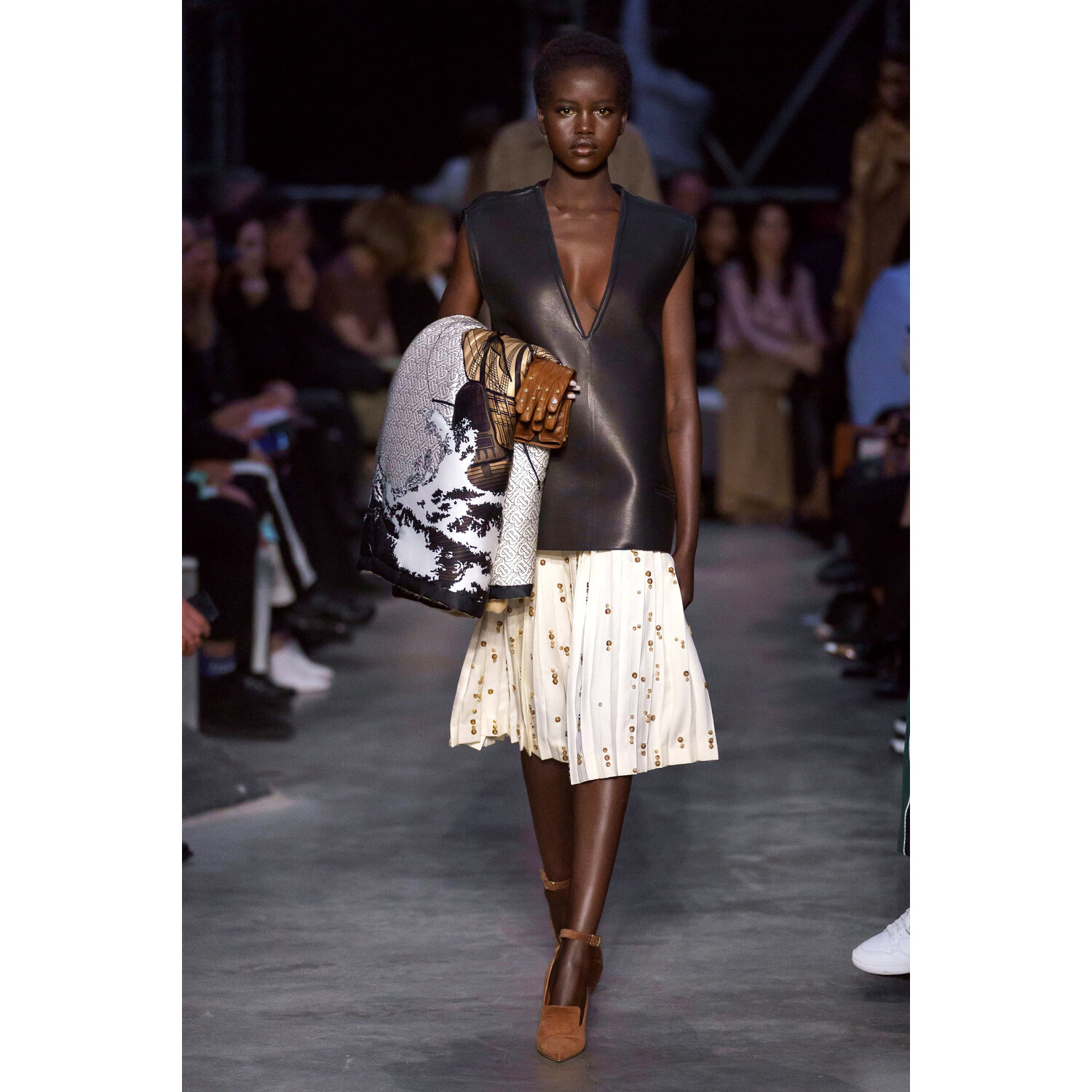 Фото Burberry Fall 2019 Ready-to-Wear / Burberry осень 2019 / Неделя моды: Лондон