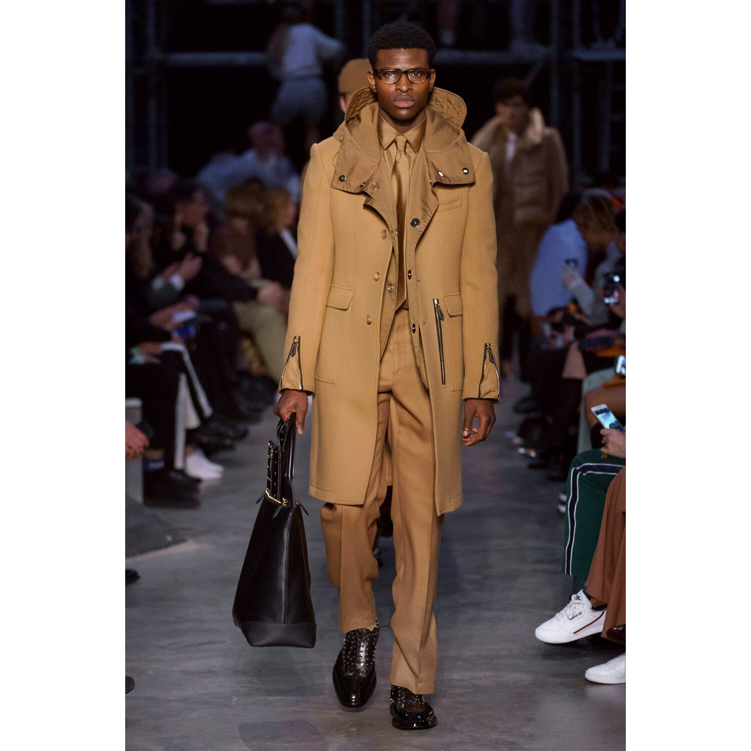Фото Burberry Fall 2019 Ready-to-Wear / Burberry осень 2019 / Неделя моды: Лондон