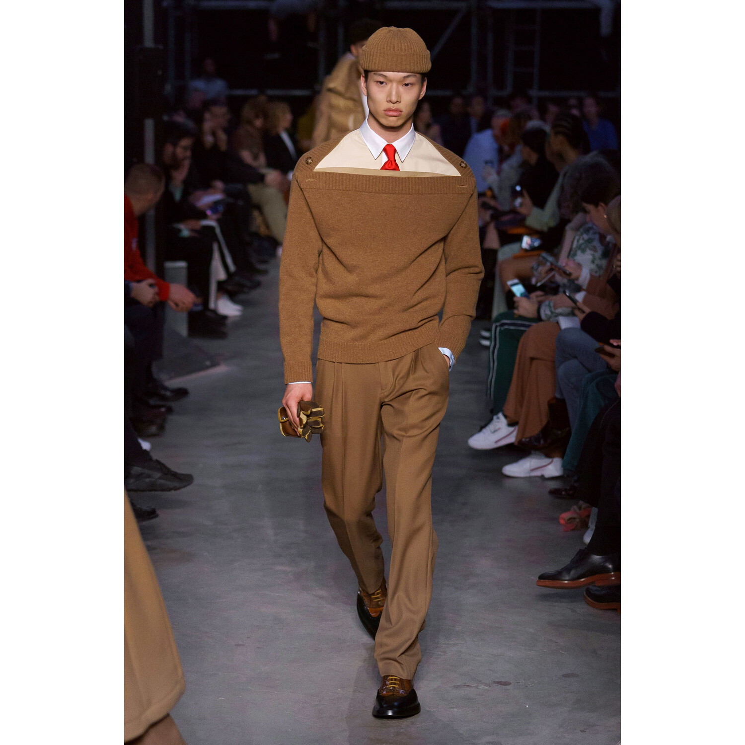 Фото Burberry Fall 2019 Ready-to-Wear / Burberry осень 2019 / Неделя моды: Лондон