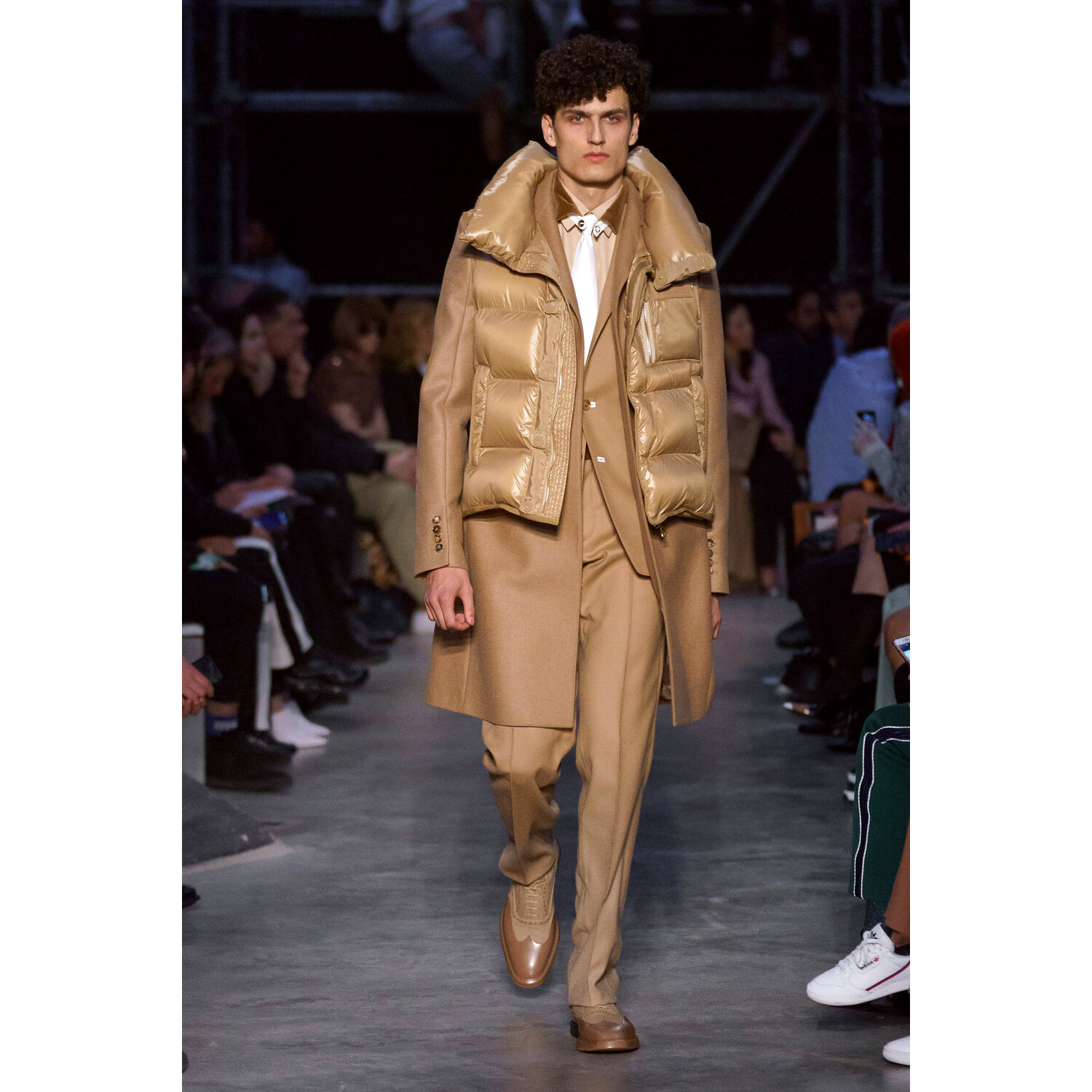 Фото Burberry Fall 2019 Ready-to-Wear / Burberry осень 2019 / Неделя моды: Лондон