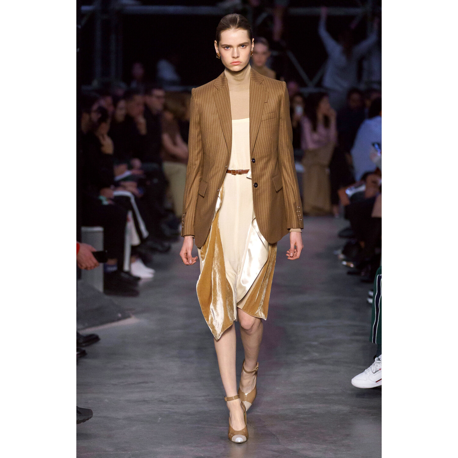 Фото Burberry Fall 2019 Ready-to-Wear / Burberry осень 2019 / Неделя моды: Лондон