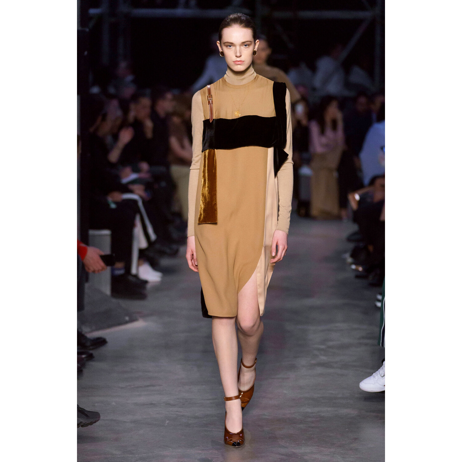 Фото Burberry Fall 2019 Ready-to-Wear / Burberry осень 2019 / Неделя моды: Лондон