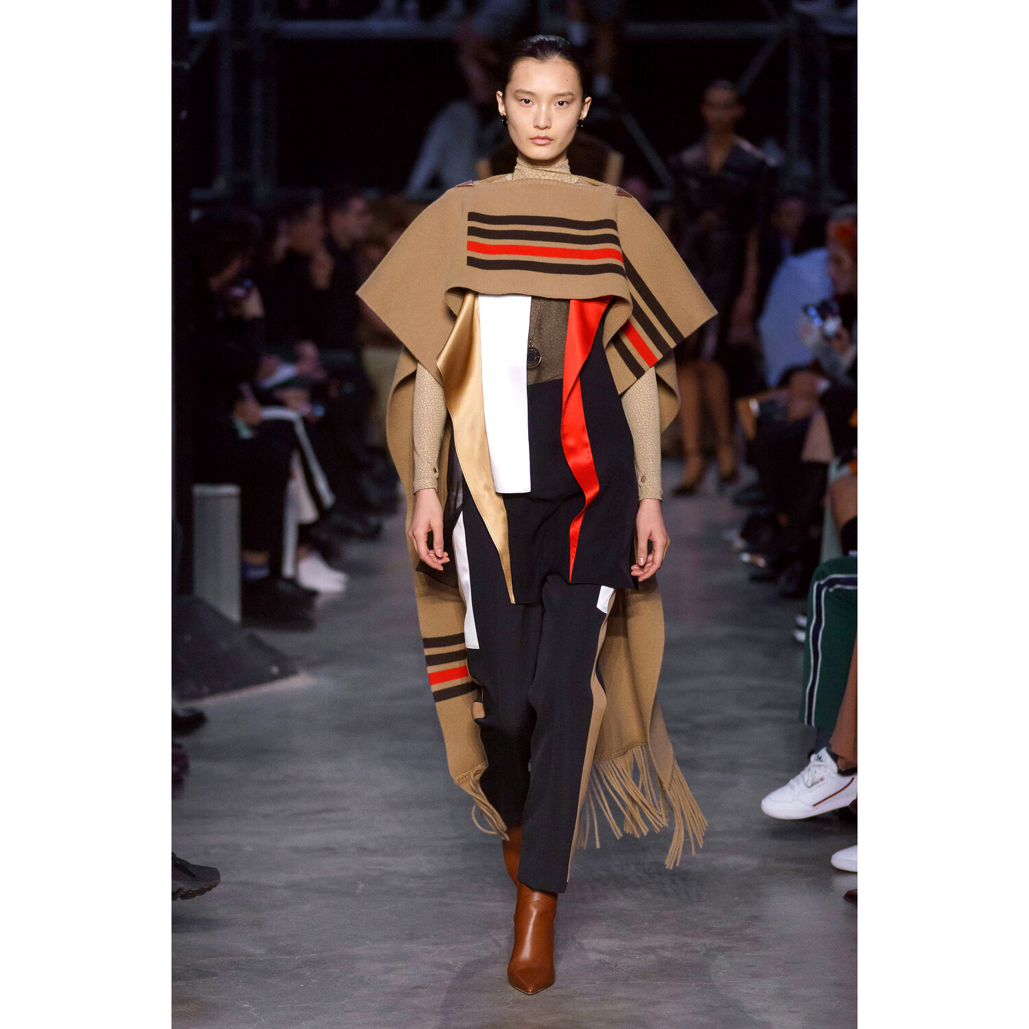 Фото Burberry Fall 2019 Ready-to-Wear / Burberry осень 2019 / Неделя моды: Лондон