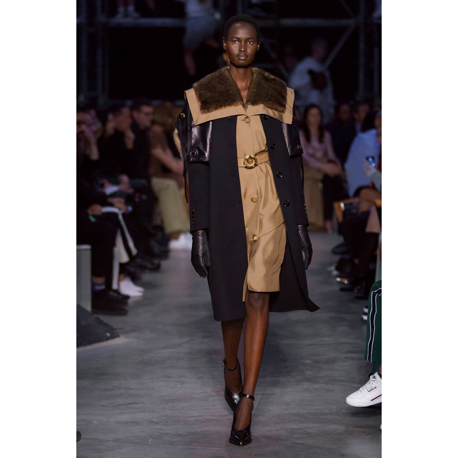 Фото Burberry Fall 2019 Ready-to-Wear / Burberry осень 2019 / Неделя моды: Лондон