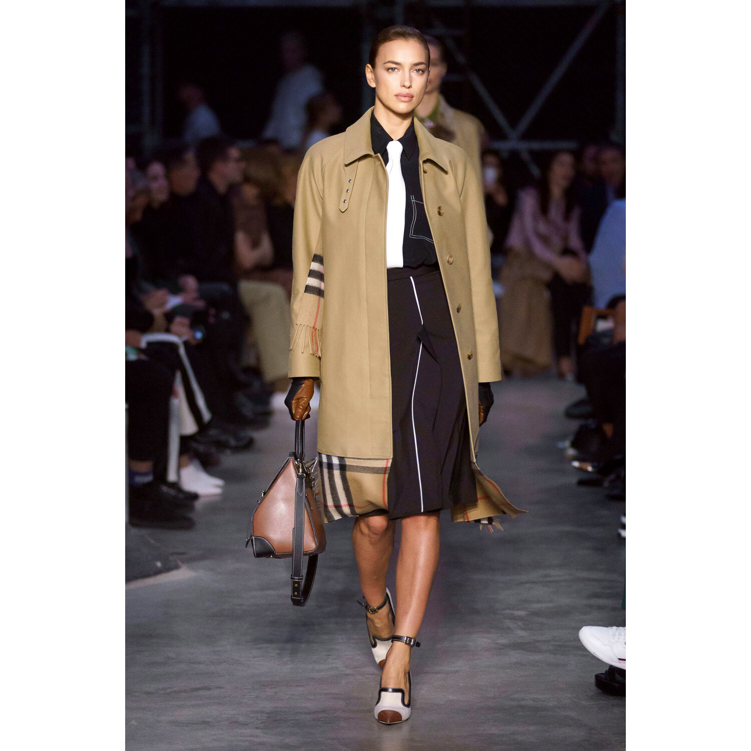 Фото Burberry Fall 2019 Ready-to-Wear / Burberry осень 2019 / Неделя моды: Лондон