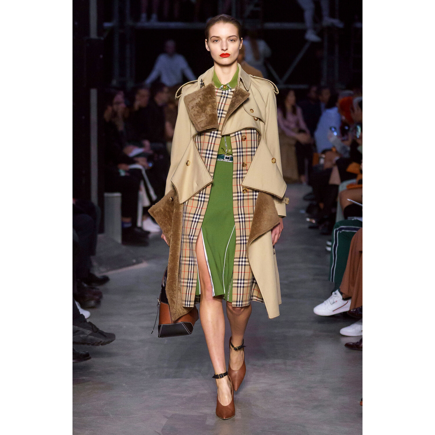 Фото Burberry Fall 2019 Ready-to-Wear / Burberry осень 2019 / Неделя моды: Лондон