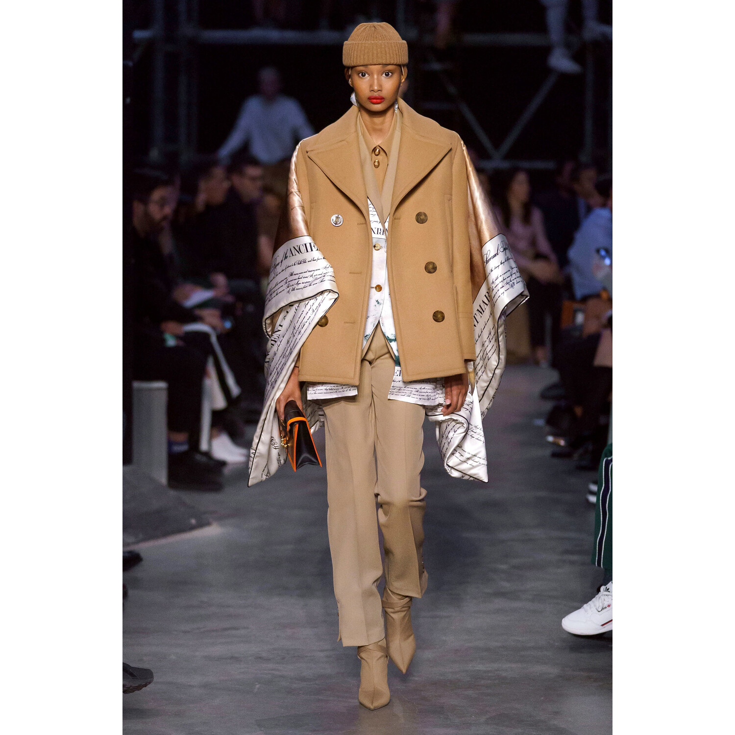 Фото Burberry Fall 2019 Ready-to-Wear / Burberry осень 2019 / Неделя моды: Лондон