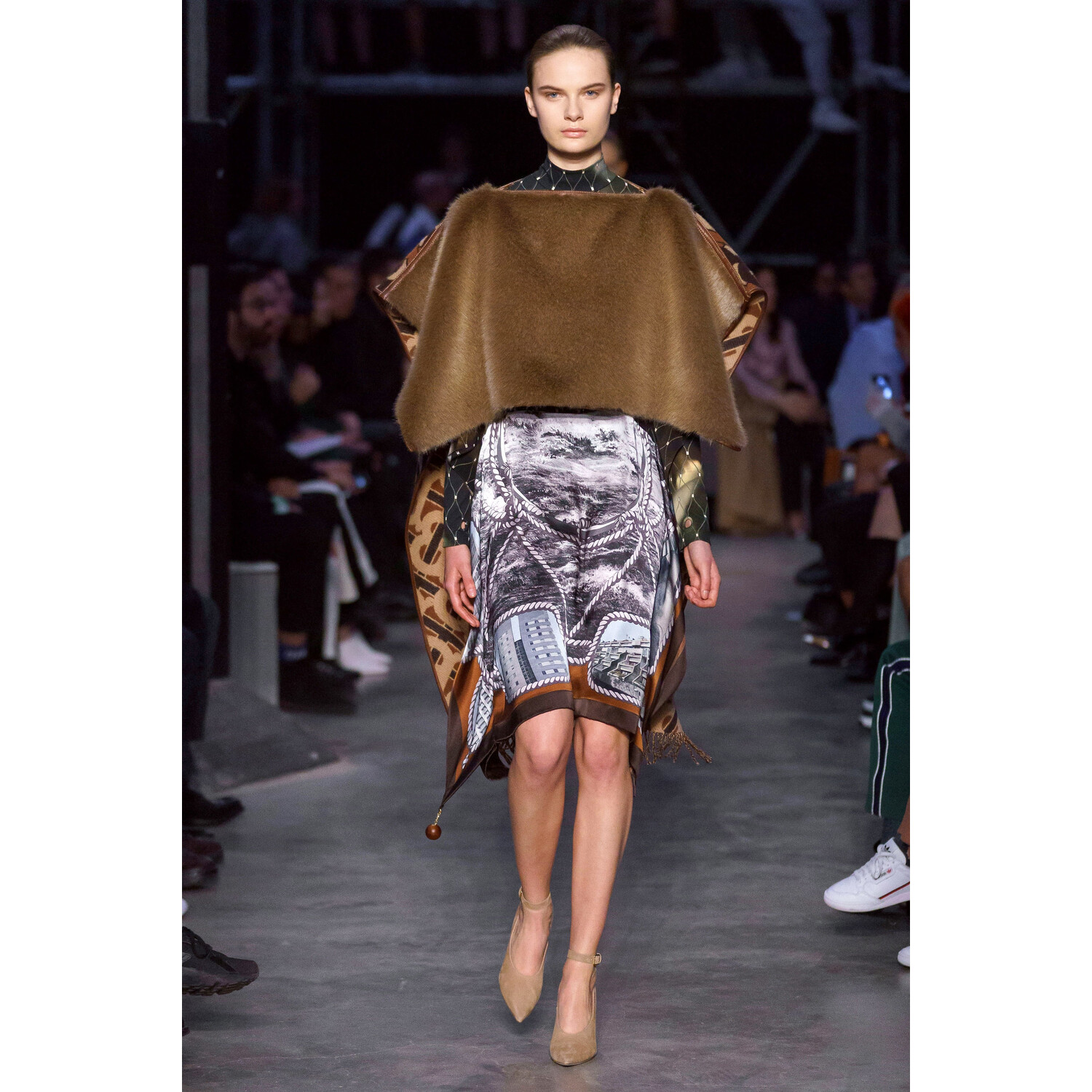 Фото Burberry Fall 2019 Ready-to-Wear / Burberry осень 2019 / Неделя моды: Лондон