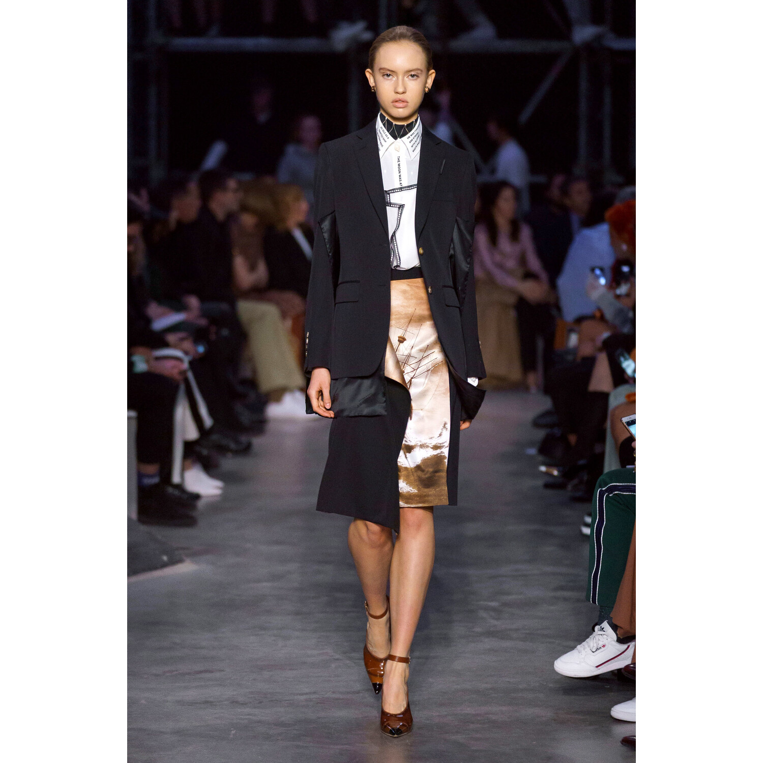 Фото Burberry Fall 2019 Ready-to-Wear / Burberry осень 2019 / Неделя моды: Лондон