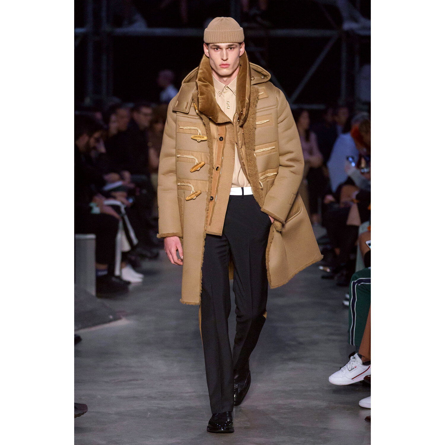 Фото Burberry Fall 2019 Ready-to-Wear / Burberry осень 2019 / Неделя моды: Лондон