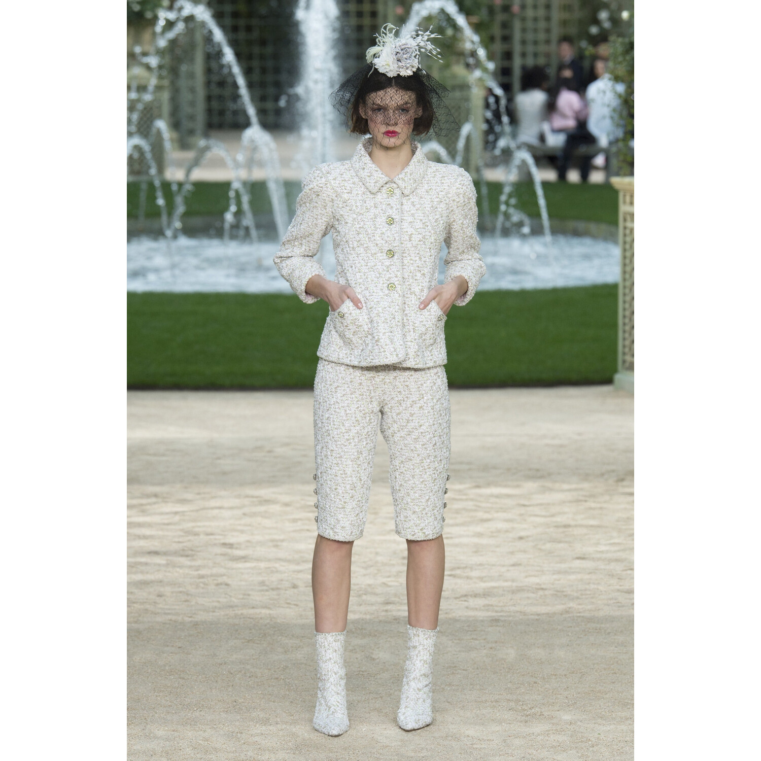 Фото Chanel SPRING 2018 COUTURE Paris PFW коллекция 2018 Шанель лето 2018 неделя высокой моды в Париже Mainstyles