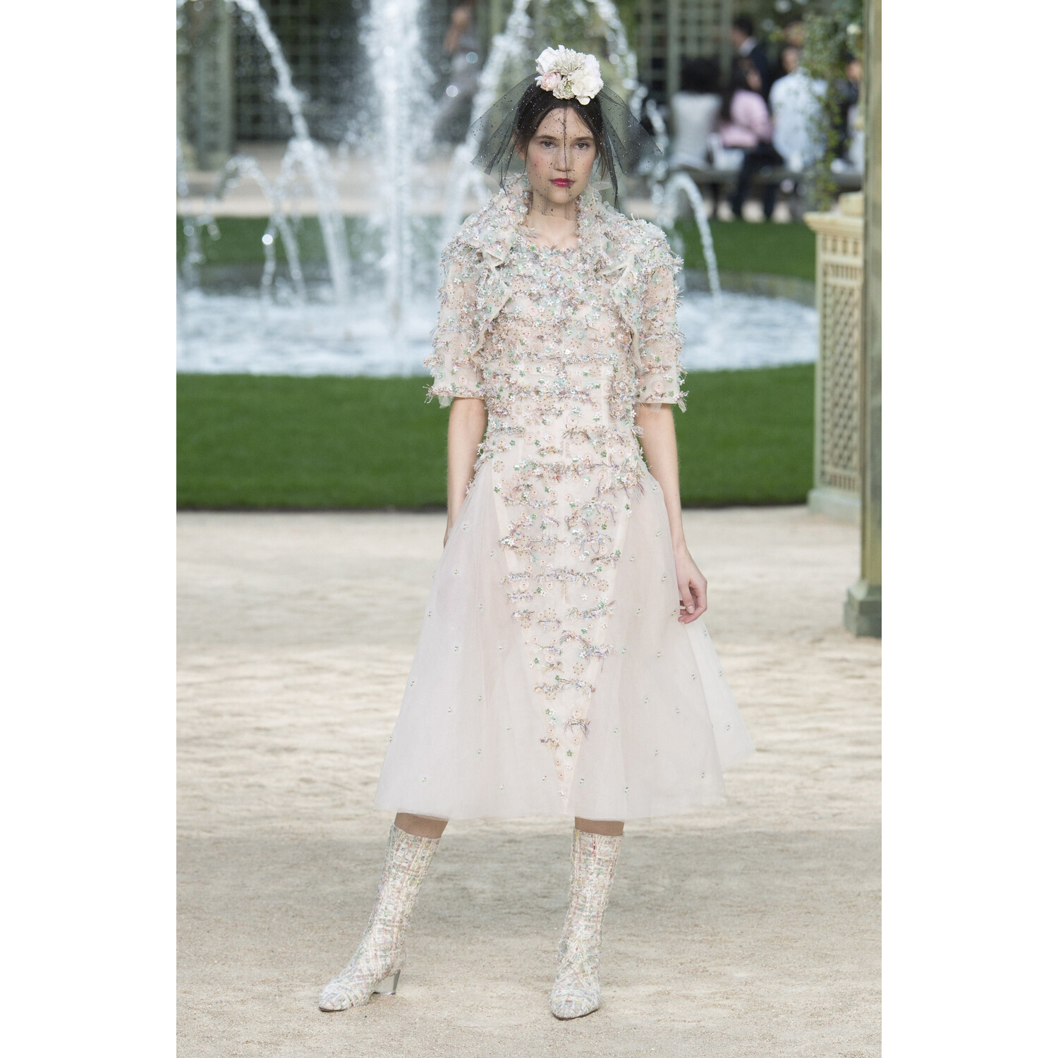 Фото Chanel SPRING 2018 COUTURE Paris PFW коллекция 2018 Шанель лето 2018 неделя высокой моды в Париже Mainstyles