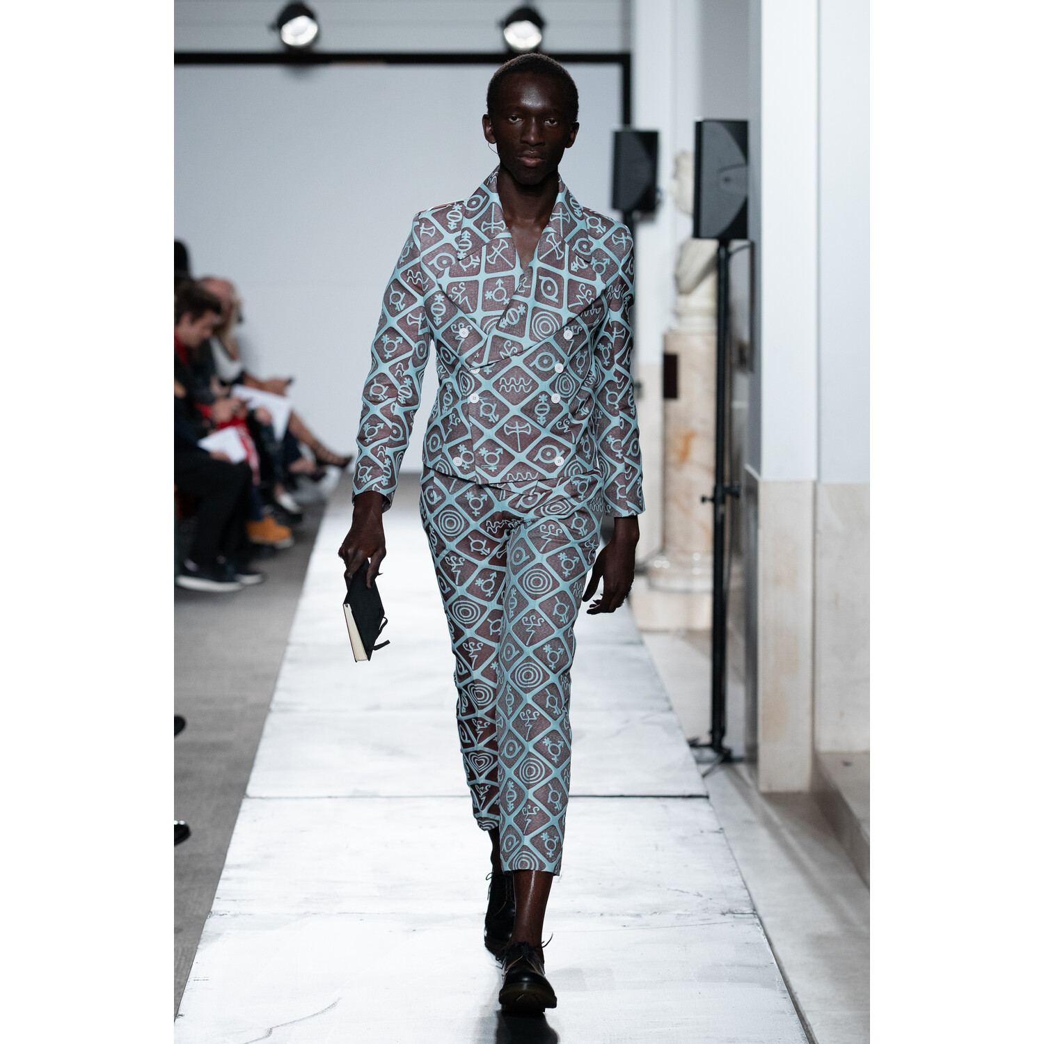 Фото Charles Jeffrey Loverboy Spring 2020 Menswear / Charles Jeffrey Loverboy весна- лето 2020 / Неделя моды: Лондон