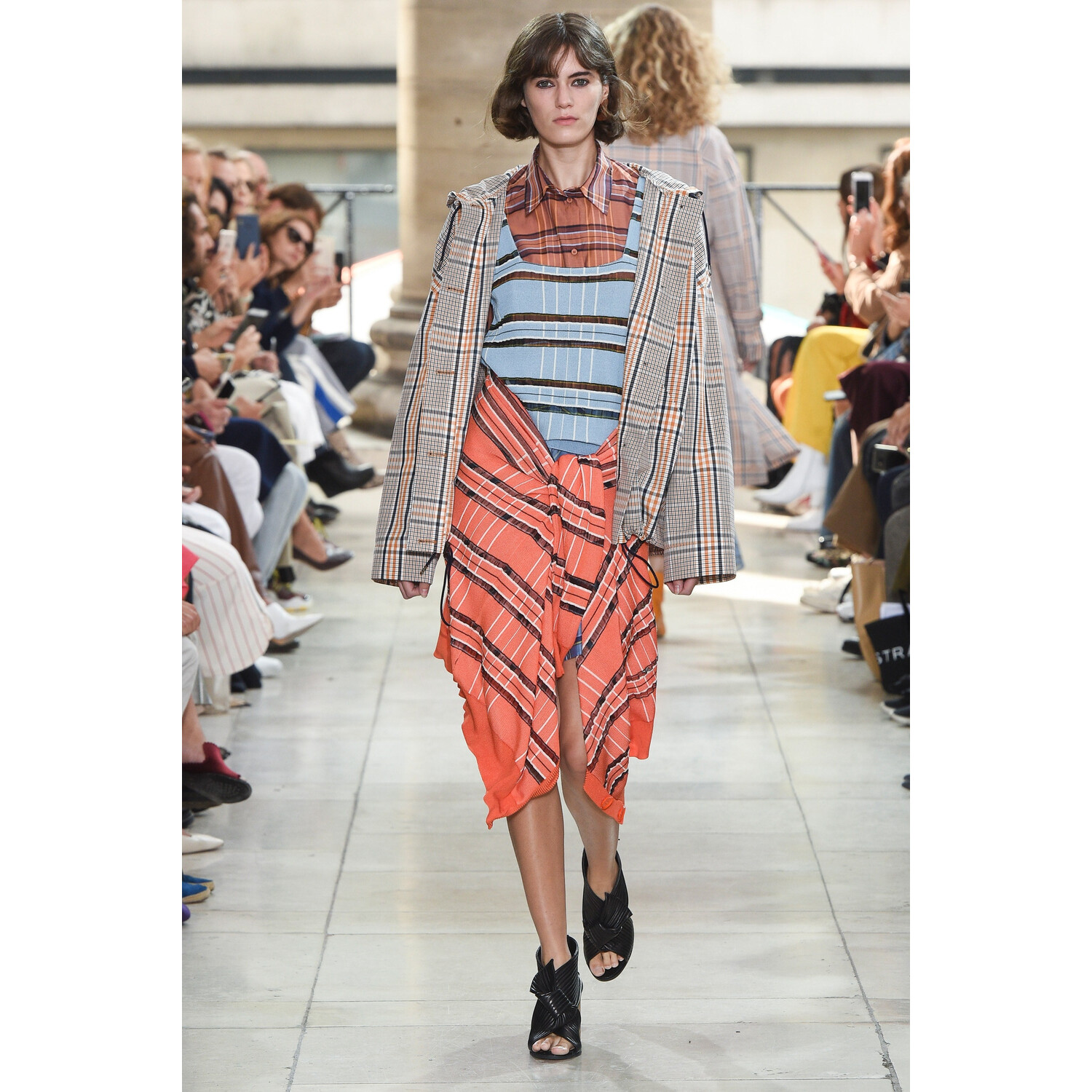 Фото Christian Wijnants Spring 2019 PFW / Christian Wijnants весна-лето 2019 Неделя моды в Париже