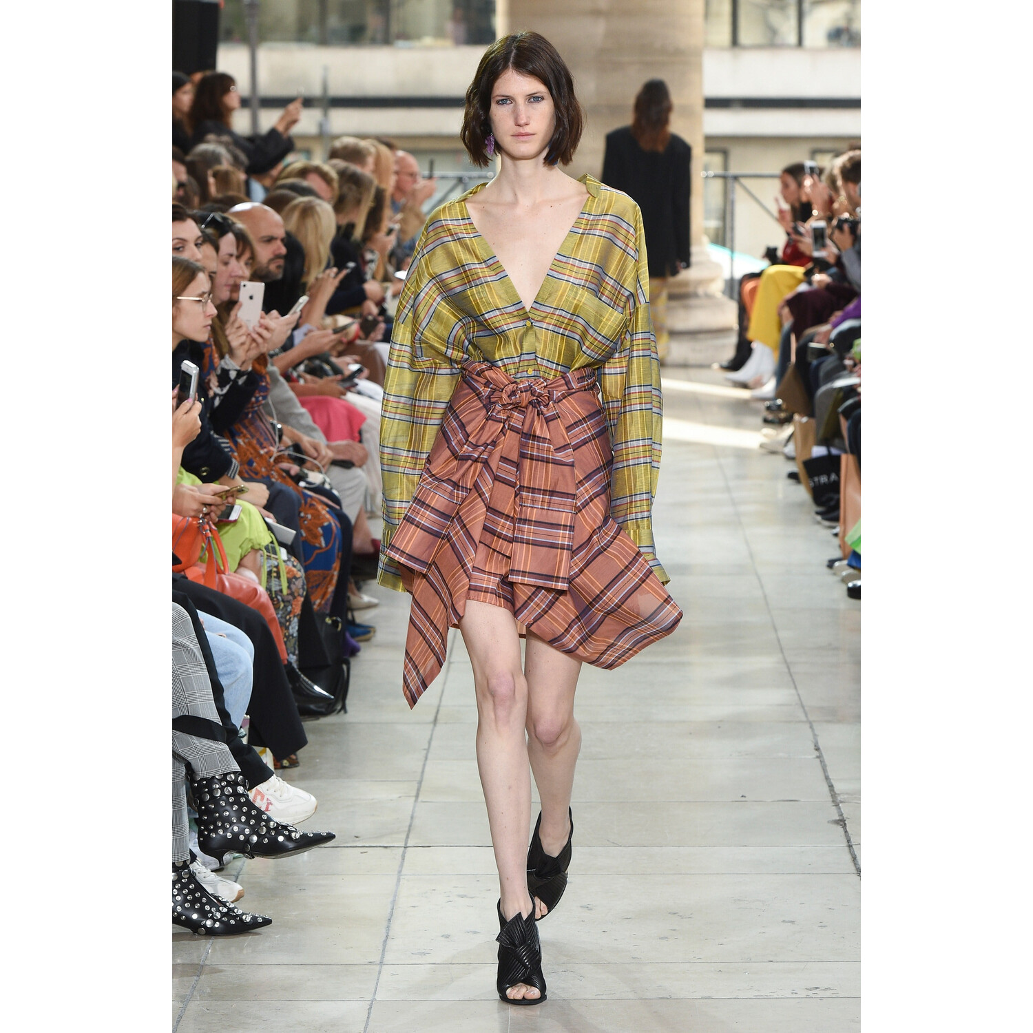 Фото Christian Wijnants Spring 2019 PFW / Christian Wijnants весна-лето 2019 Неделя моды в Париже