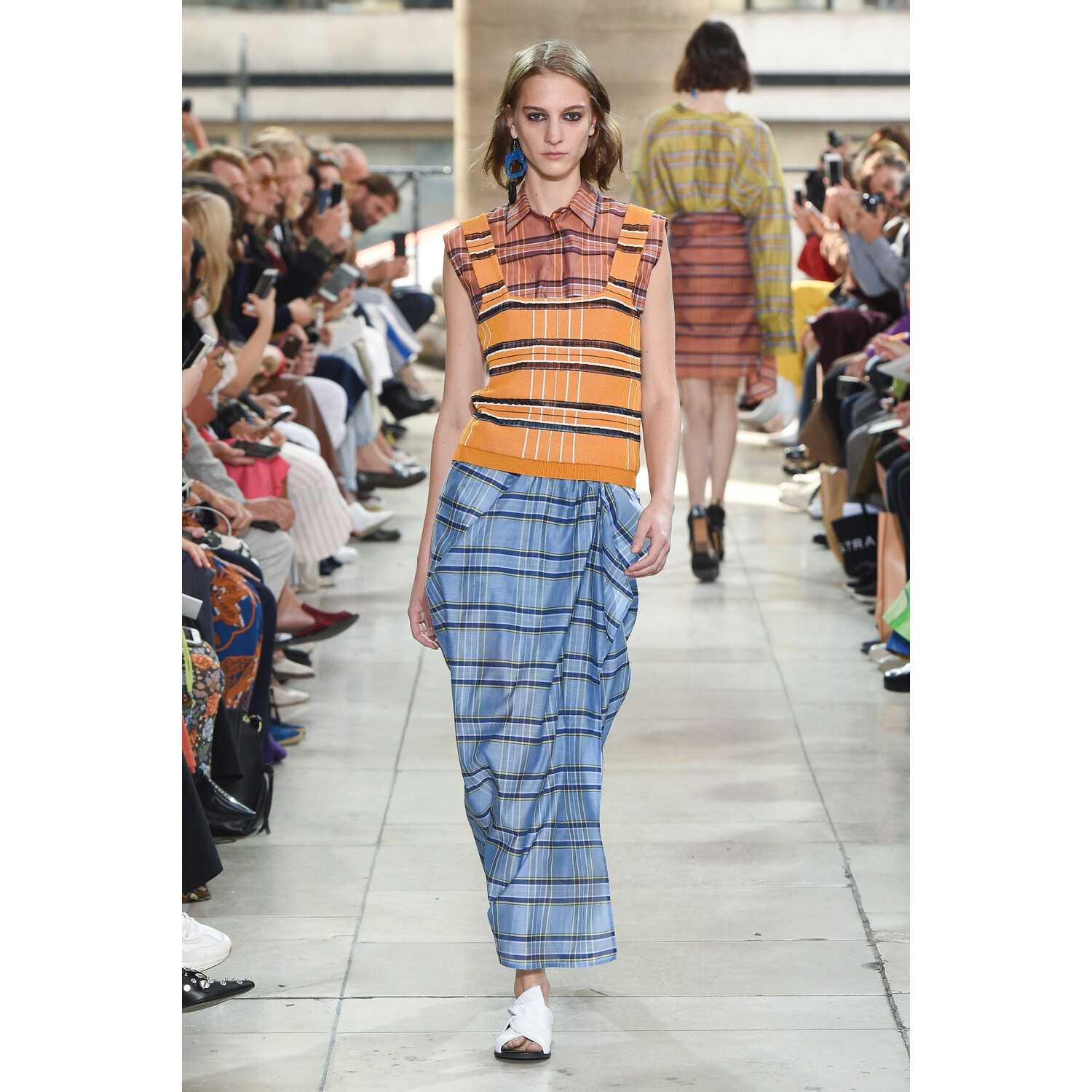 Фото Christian Wijnants Spring 2019 PFW / Christian Wijnants весна-лето 2019 Неделя моды в Париже