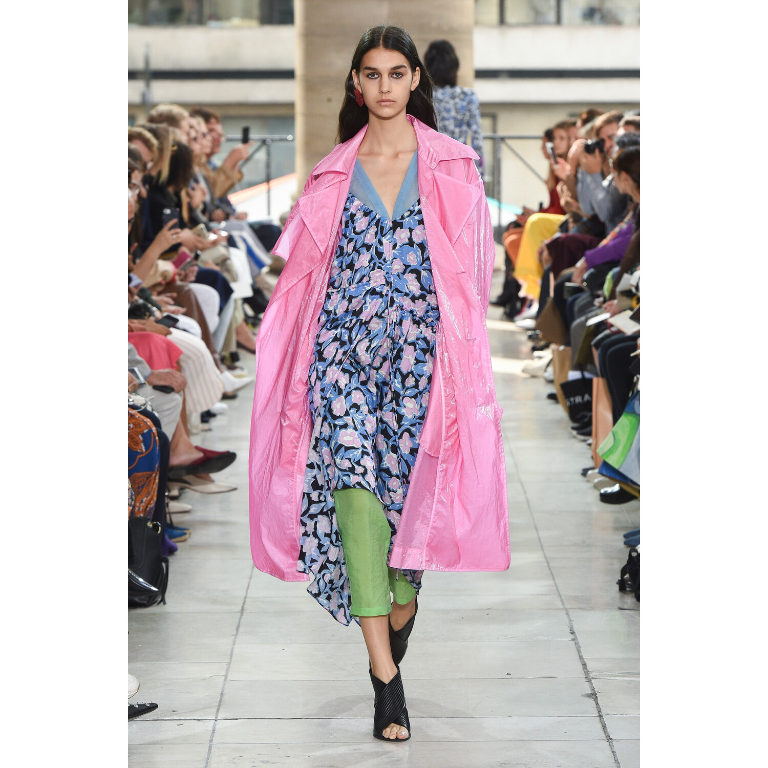 Фото Christian Wijnants Spring 2019 PFW / Christian Wijnants весна-лето 2019 Неделя моды в Париже