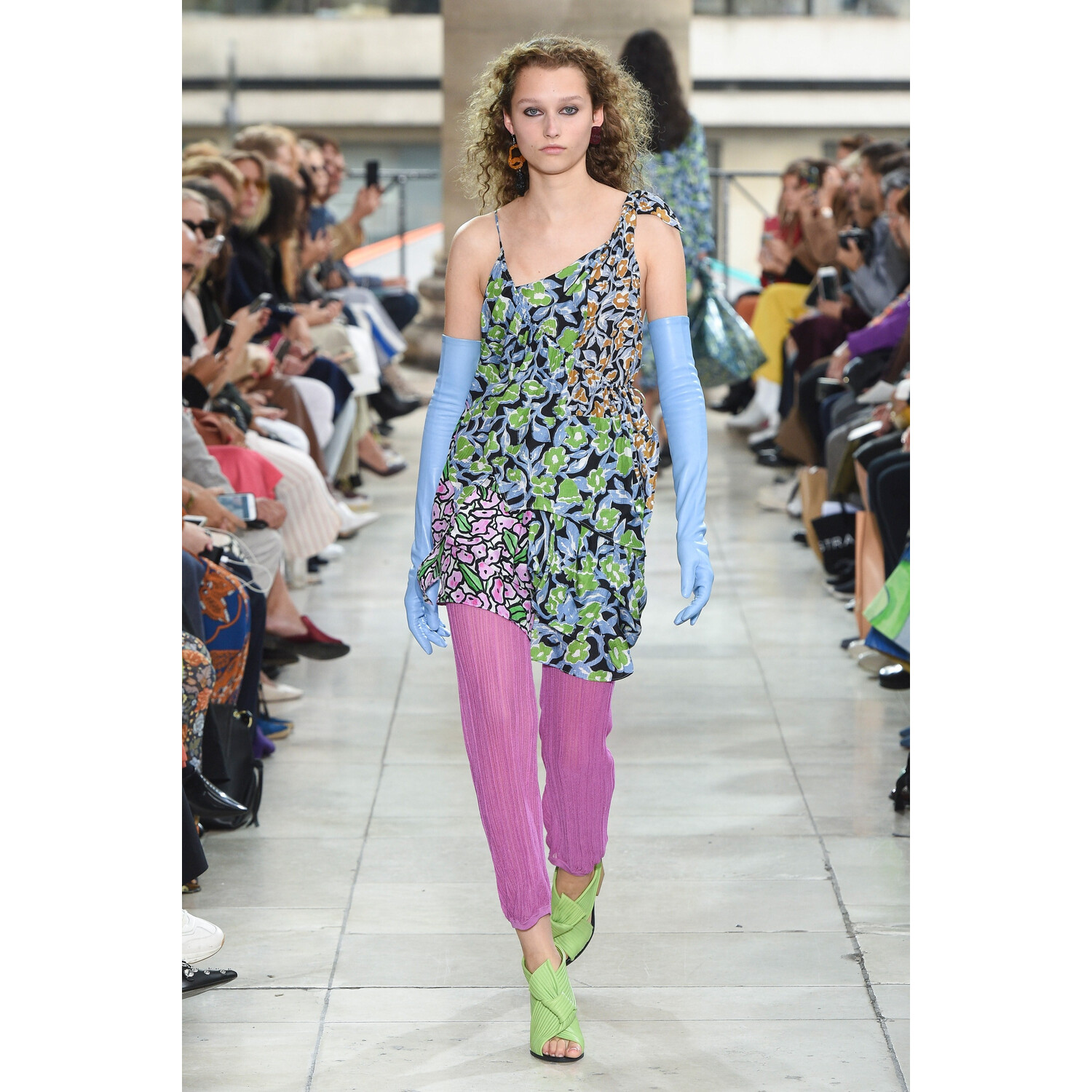 Фото Christian Wijnants Spring 2019 PFW / Christian Wijnants весна-лето 2019 Неделя моды в Париже