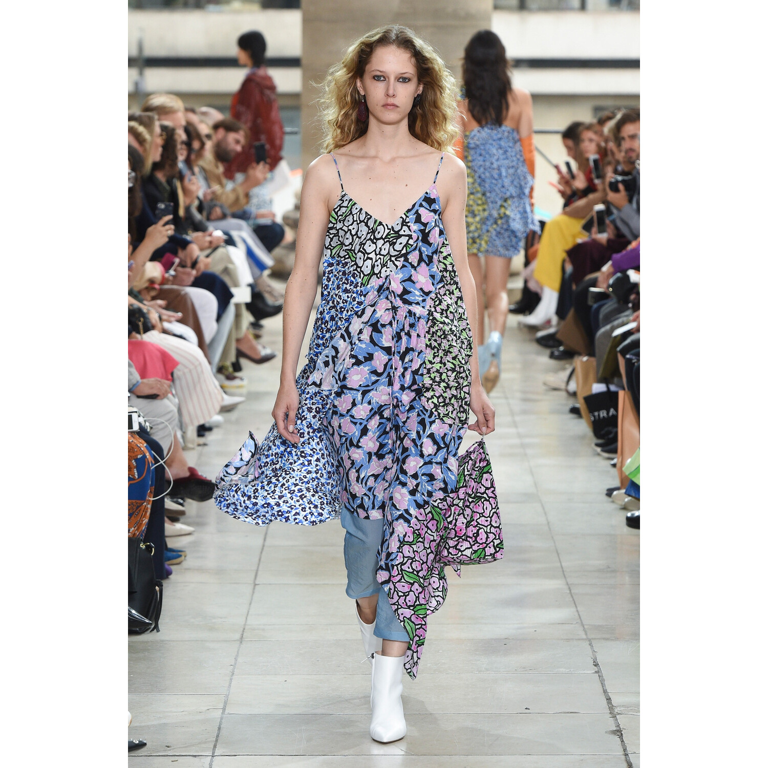 Фото Christian Wijnants Spring 2019 PFW / Christian Wijnants весна-лето 2019 Неделя моды в Париже