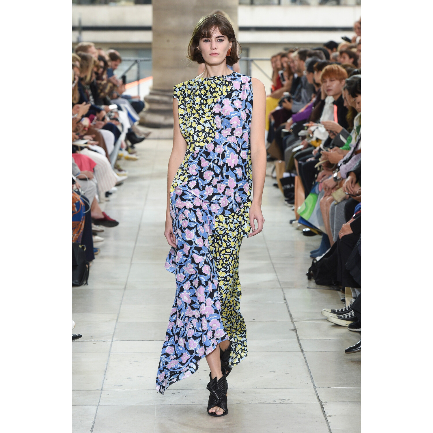 Фото CChristian Wijnants Spring 2019 PFW / Christian Wijnants весна-лето 2019 Неделя моды в Париже
