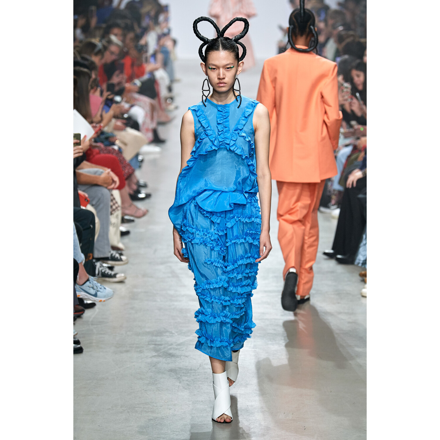 Фото Christian Wijnants Spring 2020 / Christian Wijnants весна-лето 2020 / Неделя моды: Париж