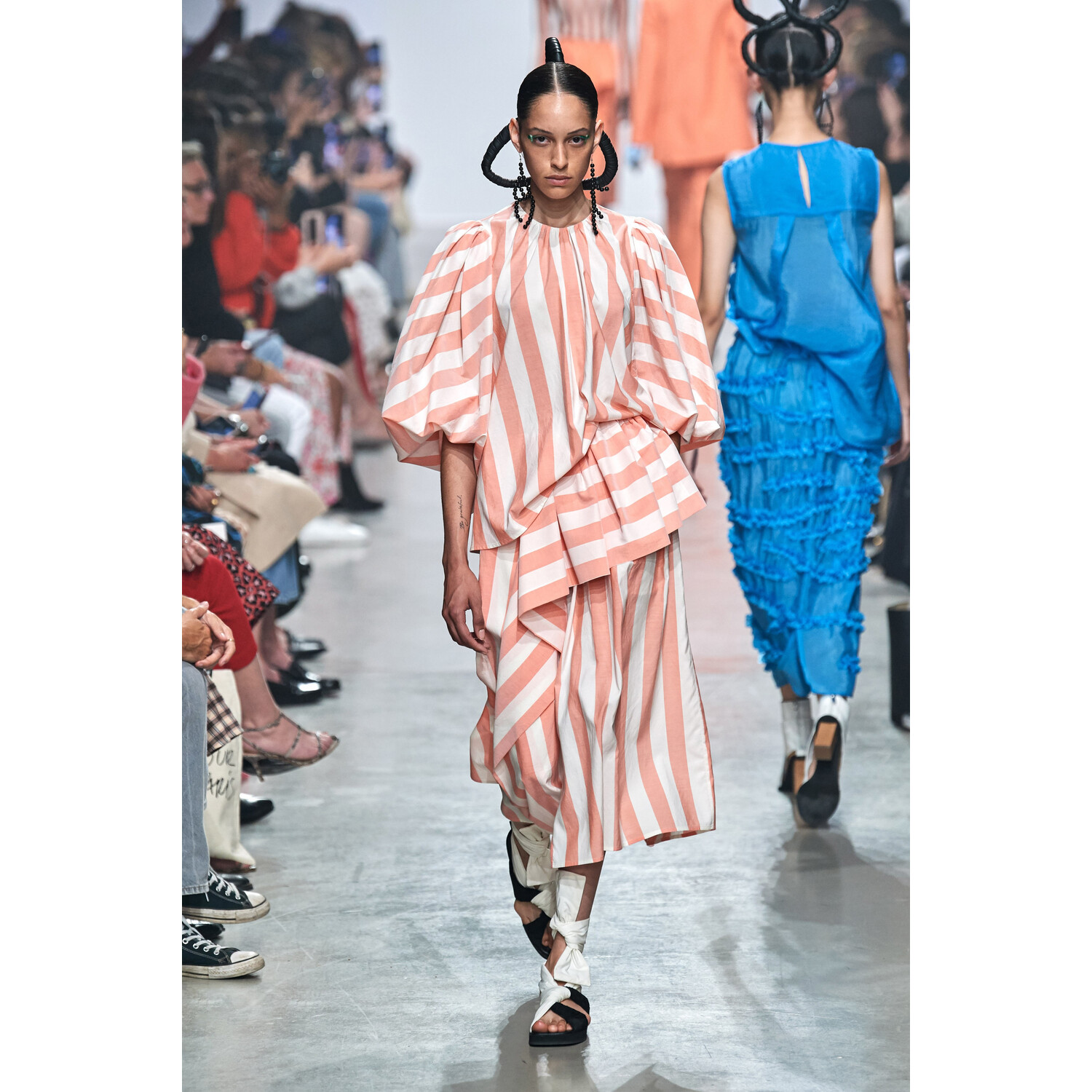 Фото Christian Wijnants Spring 2020 / Christian Wijnants весна-лето 2020 / Неделя моды: Париж