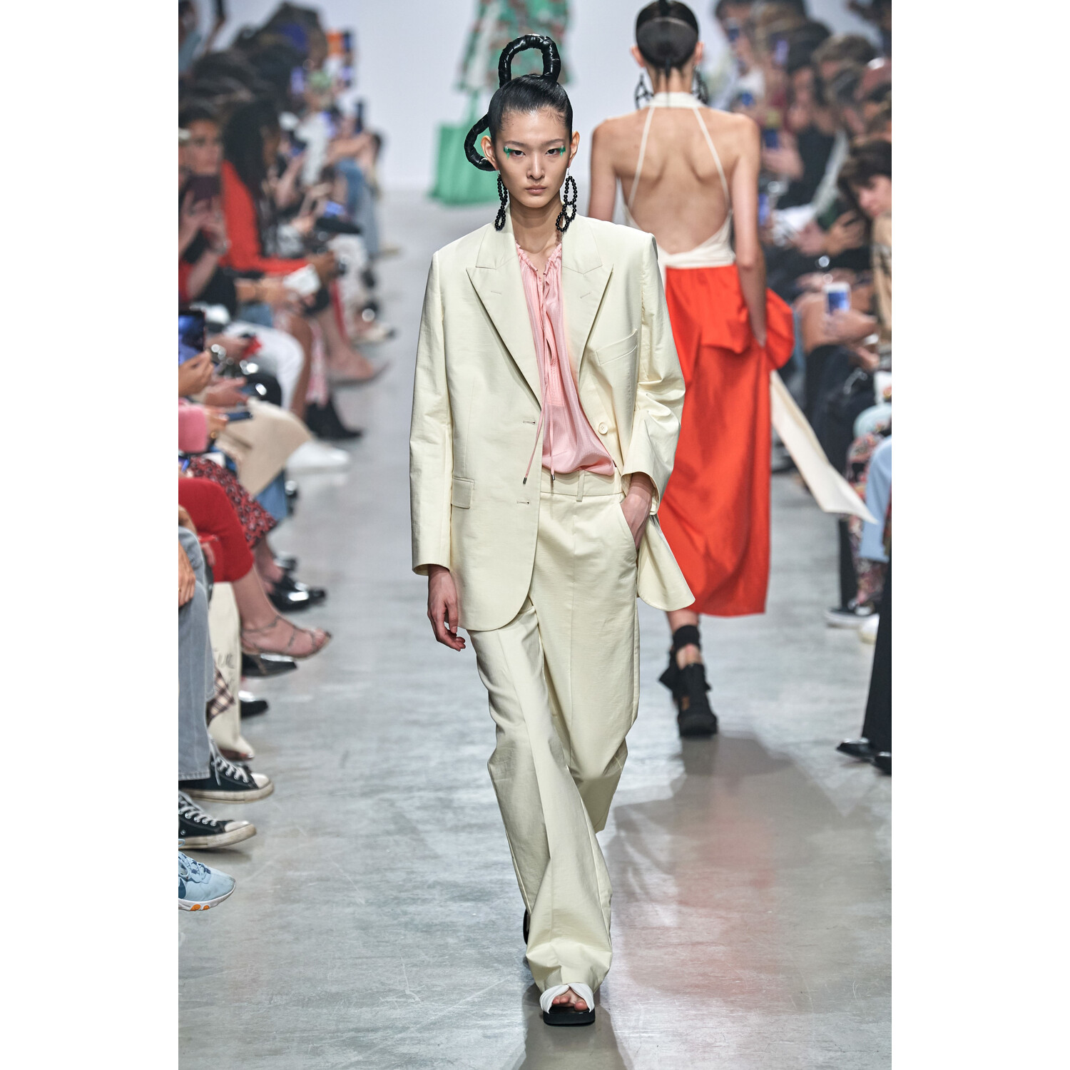 Фото Christian Wijnants Spring 2020 / Christian Wijnants весна-лето 2020 / Неделя моды: Париж