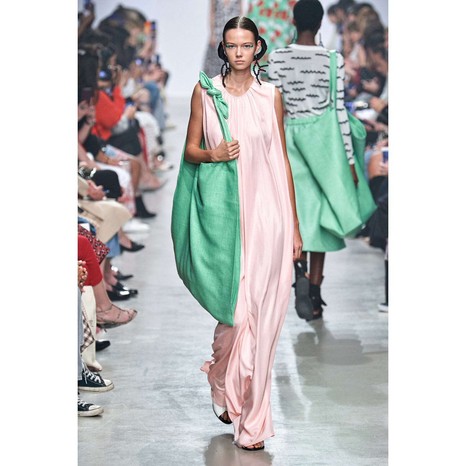 Фото Christian Wijnants Spring 2020 / Christian Wijnants весна-лето 2020 / Неделя моды: Париж