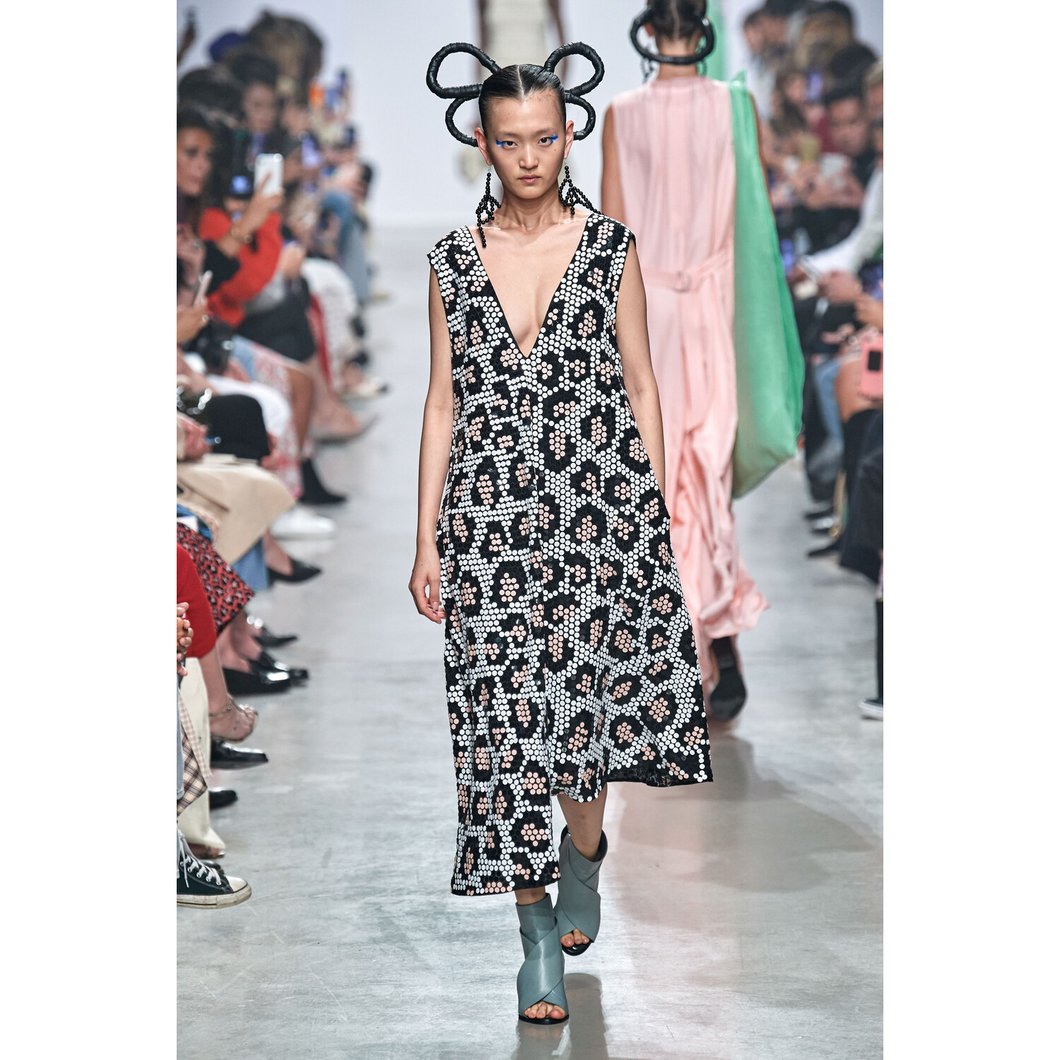Фото Christian Wijnants Spring 2020 / Christian Wijnants весна-лето 2020 / Неделя моды: Париж