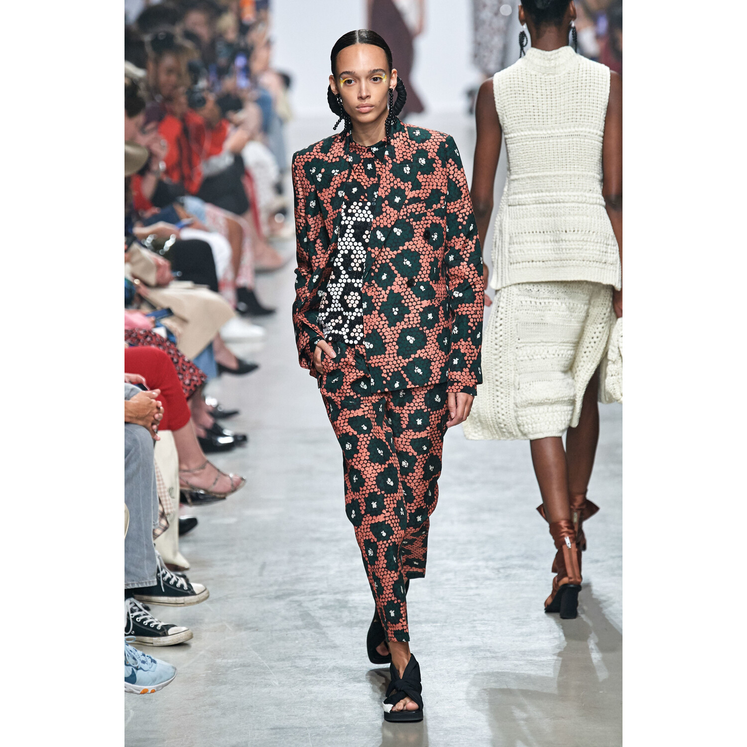 Фото Christian Wijnants Spring 2020 / Christian Wijnants весна-лето 2020 / Неделя моды: Париж