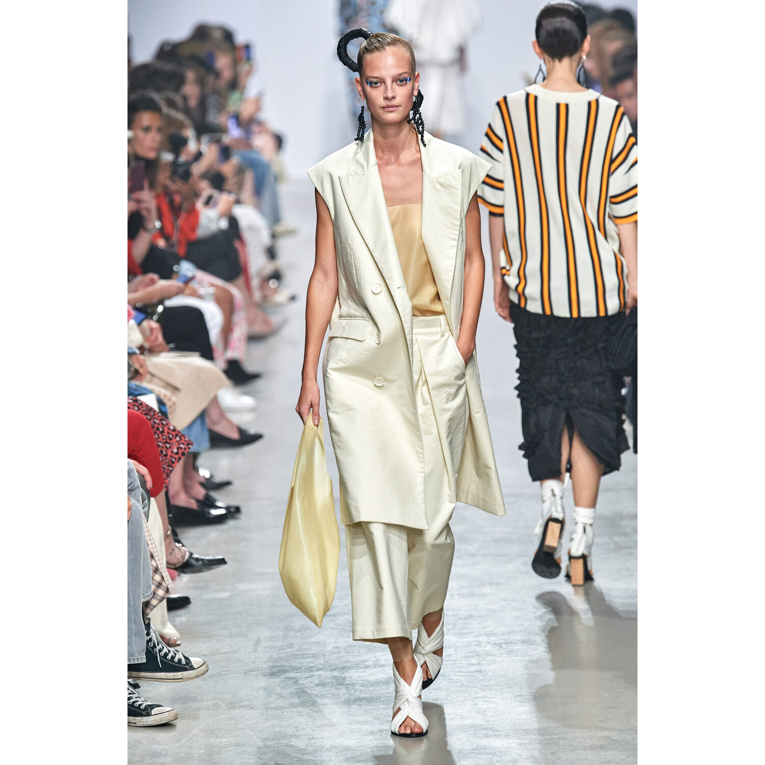 Фото Christian Wijnants Spring 2020 / Christian Wijnants весна-лето 2020 / Неделя моды: Париж