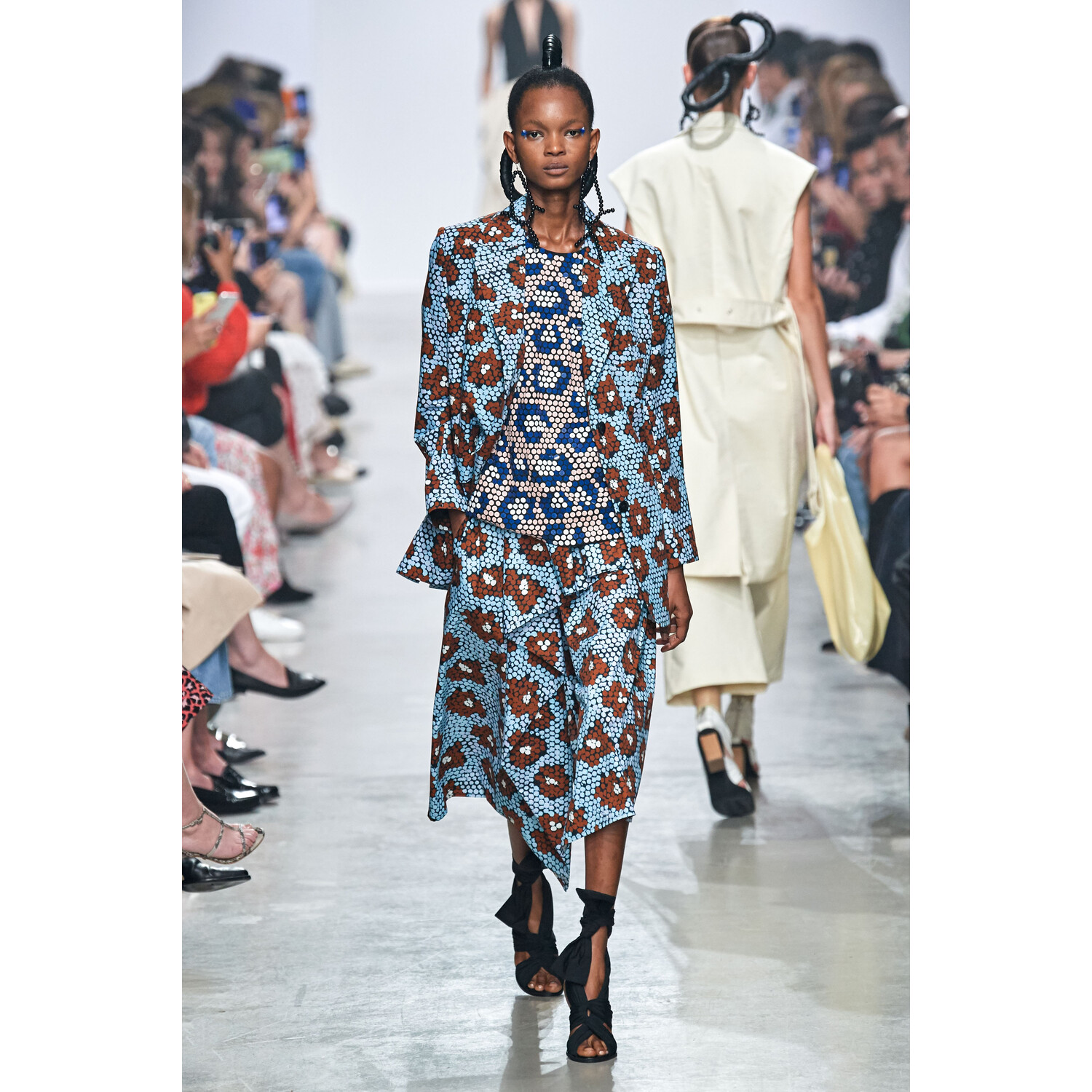 Фото Christian Wijnants Spring 2020 / Christian Wijnants весна-лето 2020 / Неделя моды: Париж