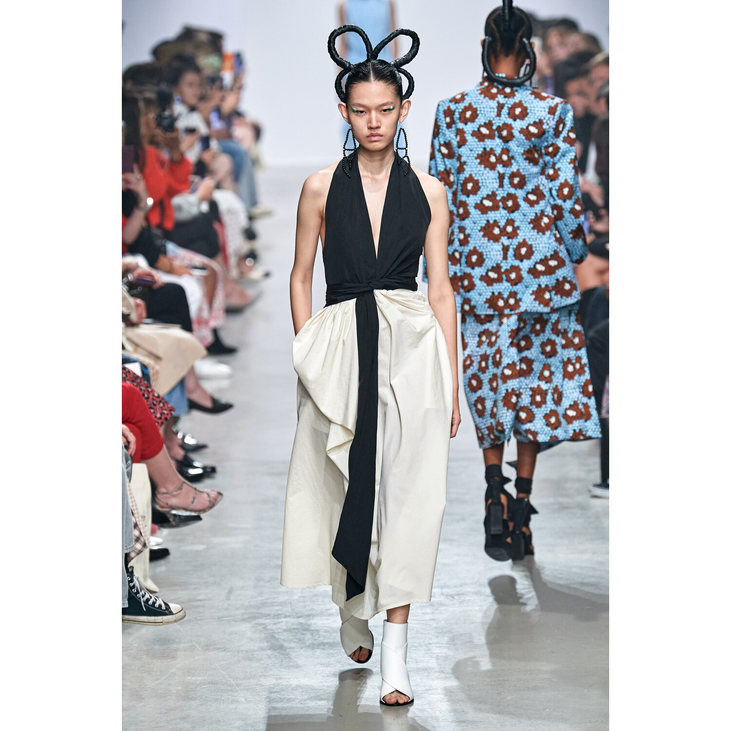Фото Christian Wijnants Spring 2020 / Christian Wijnants весна-лето 2020 / Неделя моды: Париж