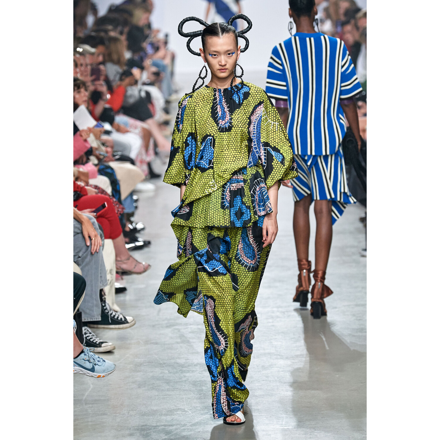 Фото Christian Wijnants Spring 2020 / Christian Wijnants весна-лето 2020 / Неделя моды: Париж