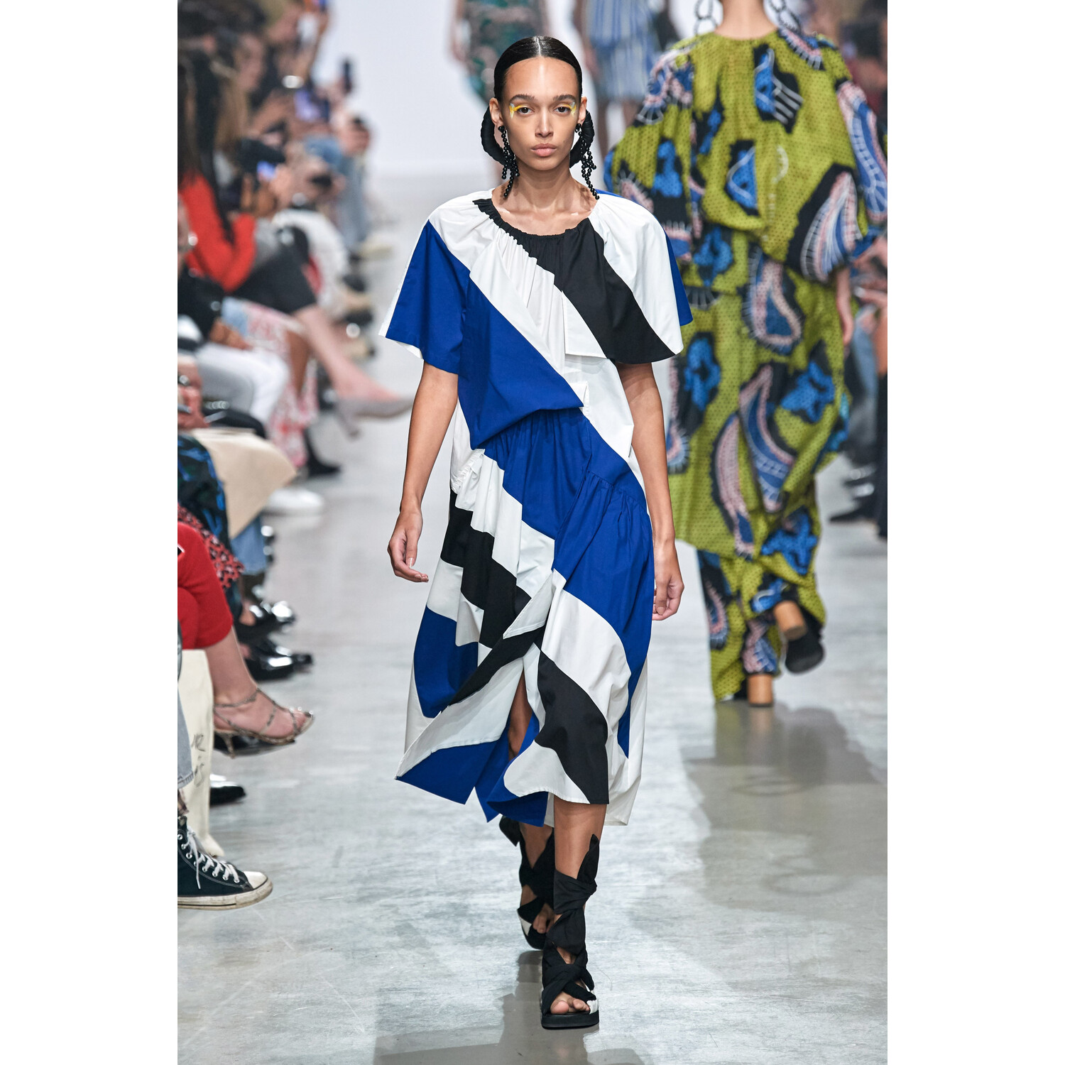 Фото Christian Wijnants Spring 2020 / Christian Wijnants весна-лето 2020 / Неделя моды: Париж