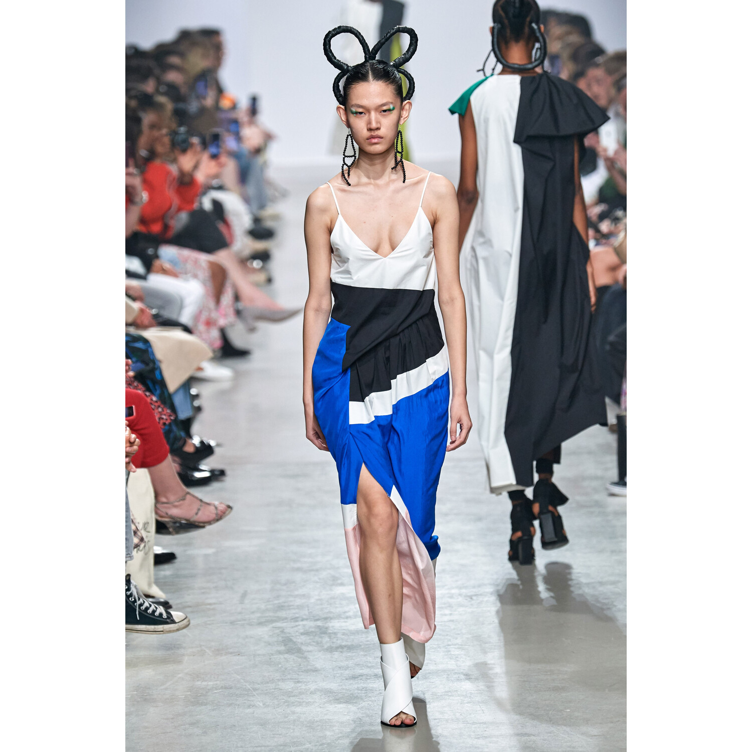 Фото Christian Wijnants Spring 2020 / Christian Wijnants весна-лето 2020 / Неделя моды: Париж